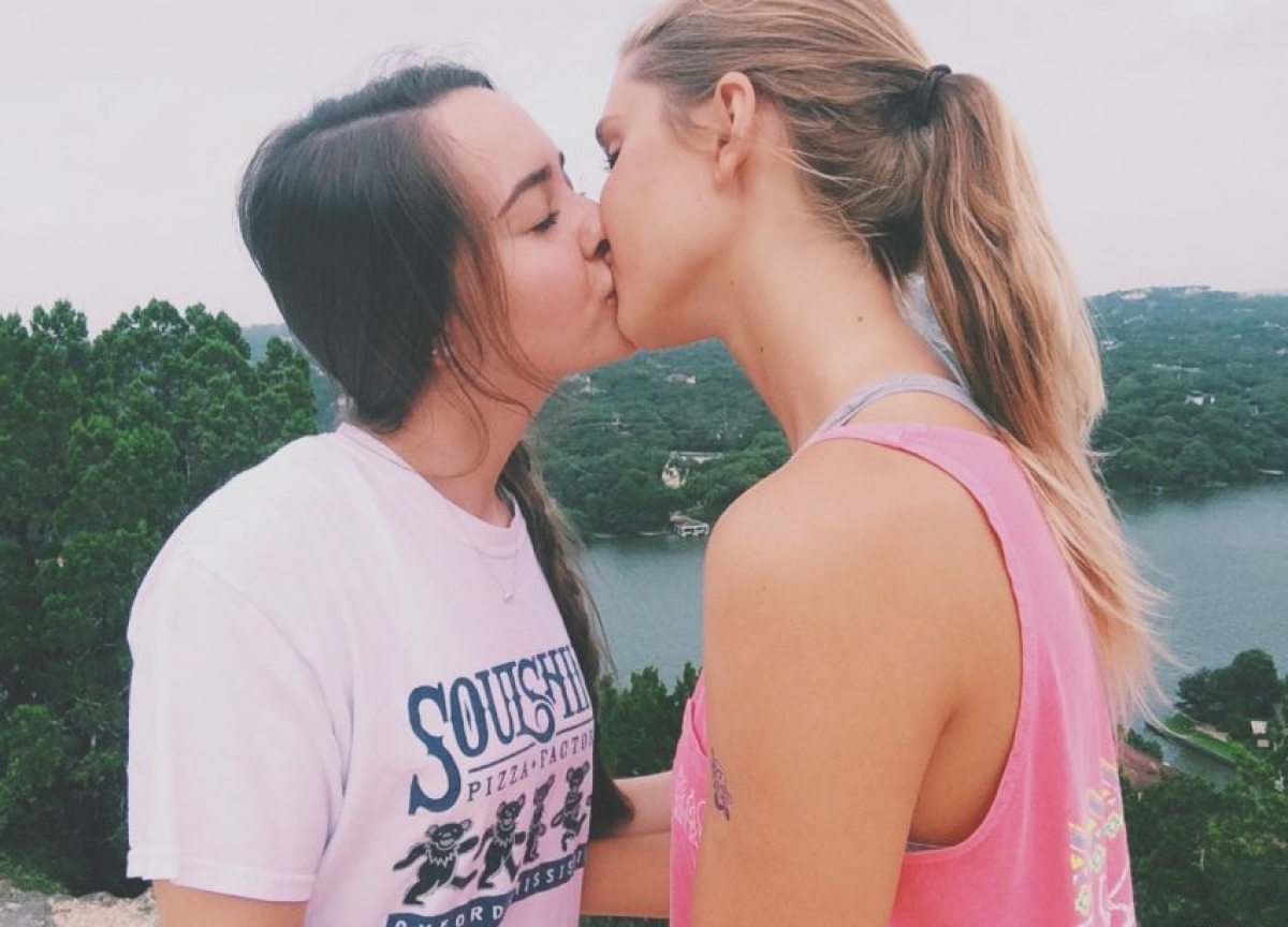 Lesbian are kissing