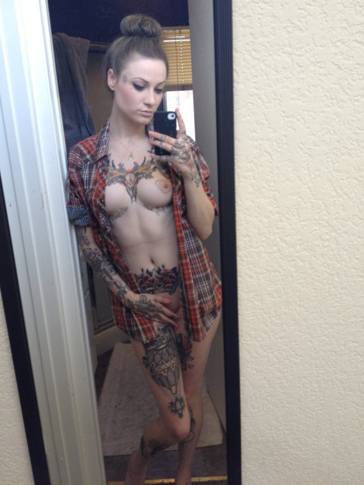 Tattoo girls nackt selfie