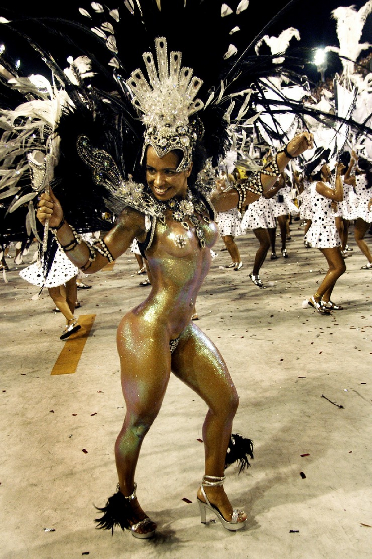 смотреть бразильский карнавал с голыми фото 77