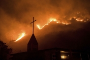 Ohnivé peklo v okolí Los Angeles