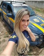 Brazilská policistka vs, AR-15 (foto + video)