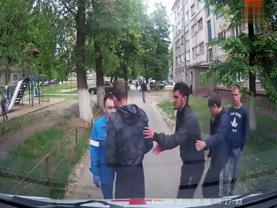 Быдло избивает. Младший БОКК : отморозок