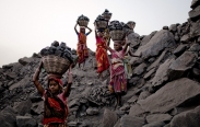 Povrchový důl v Indii