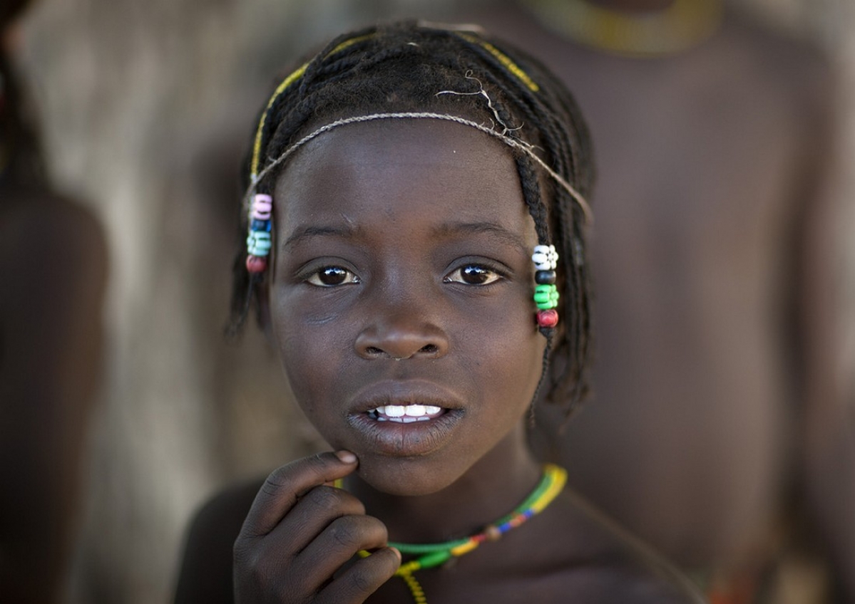Tribe girl. Ангола племена. Ангола дети. Девушки племен Анголы. Ангола герл.