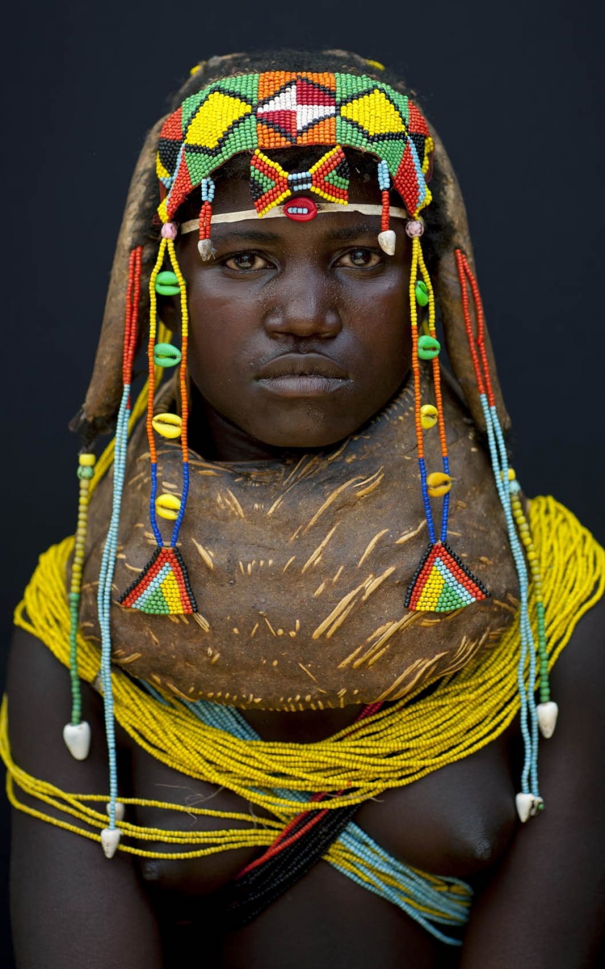 Ангола племена. Ангола племена женщин. Mucubal Tribe. Негритянки племя с вождем.